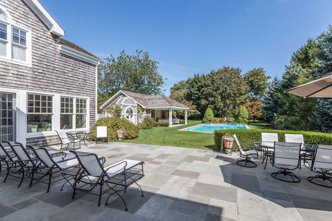 Photo - 205 White St