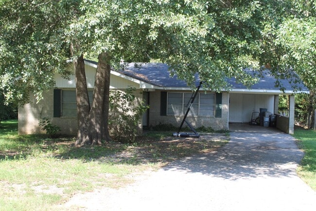 Building Photo - 3 Bedroom 1.5 Bath Home in Pineville, LA