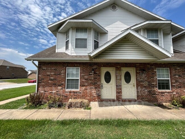 Building Photo - 1408 W Frosty