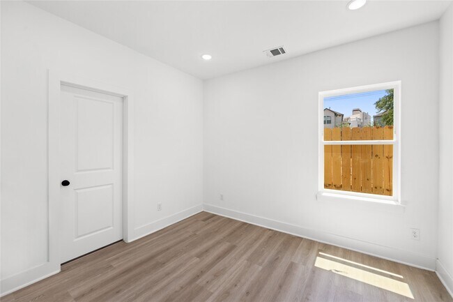 Photo - 111 Milby St