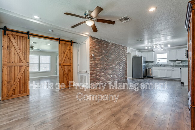 Photo - 479 S Sycamore Ave