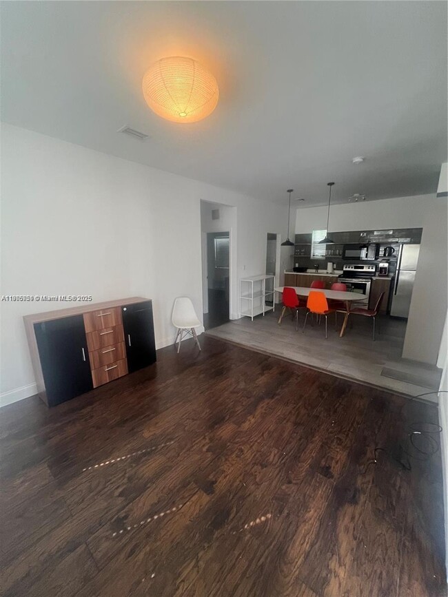 Photo - 920 SW 9th St