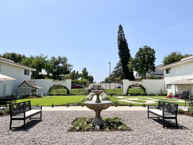 Photo - La Casa Brea Apartments