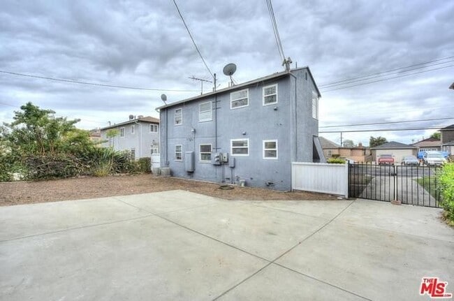 Photo - 2061 W 104th St