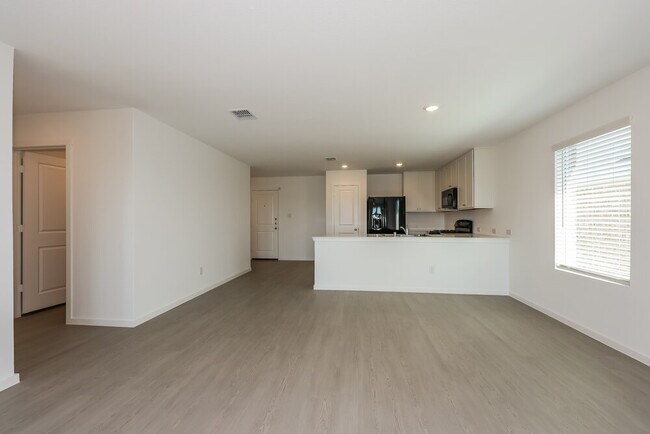 Photo - 1289 Wedge Leaf Ln