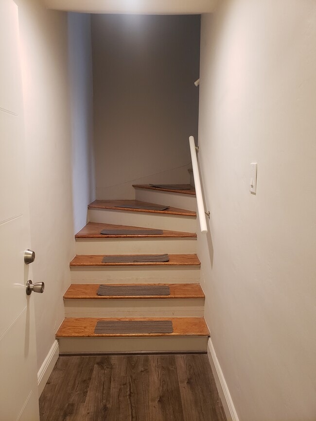 Photo - 717 Rolph St