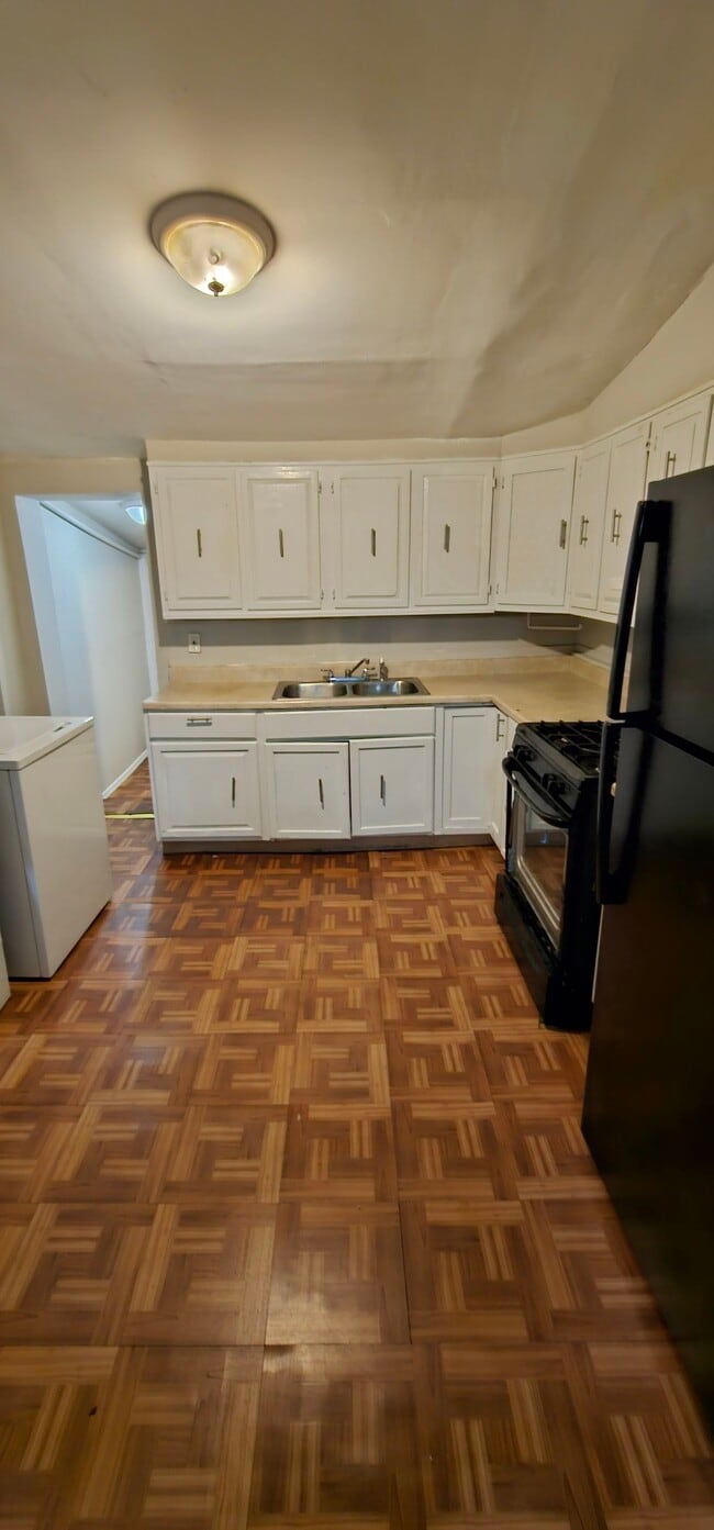 Photo - 1807 Ramsay St