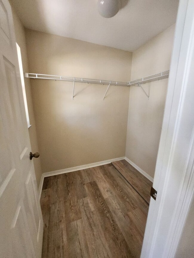 Photo - 160 Scotch St SW