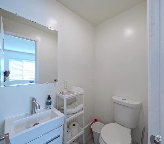 Building Photo - 1693 Lincoln Ave Rental