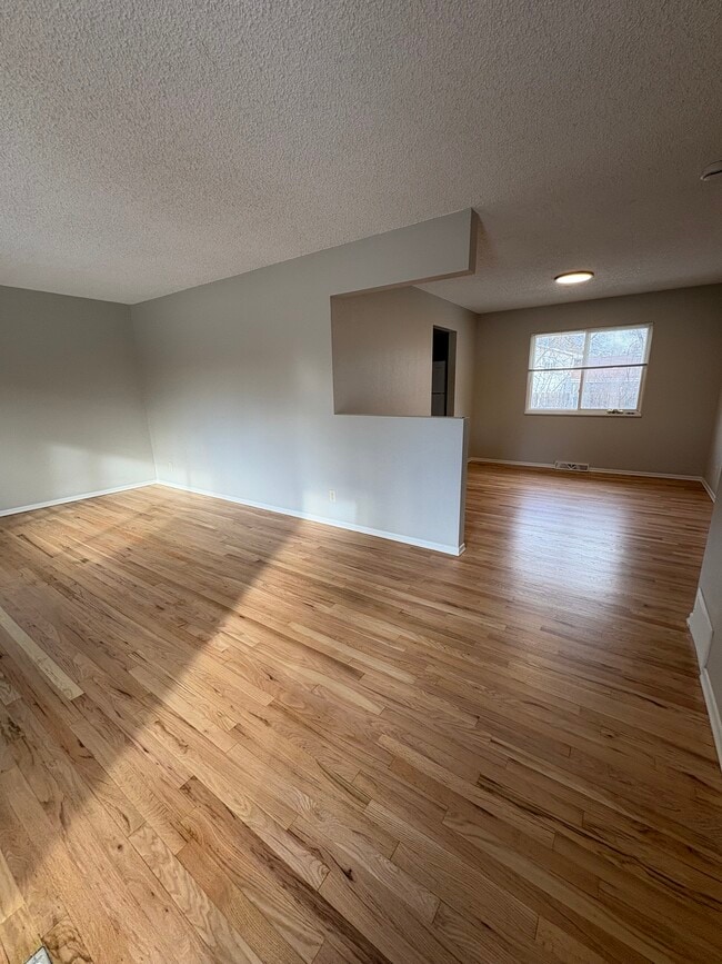 Living and dining area - 1312 Skyline Dr