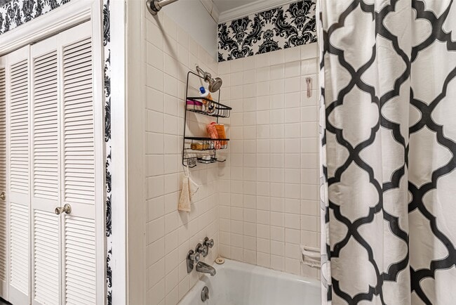 Building Photo - 661 Bering Dr Unit 404