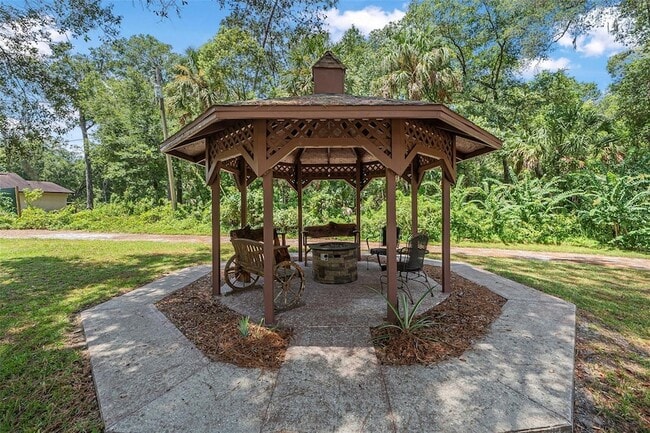 Photo - 1517 Manor Way