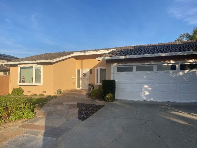 Building Photo - 1204 Woodflower Way