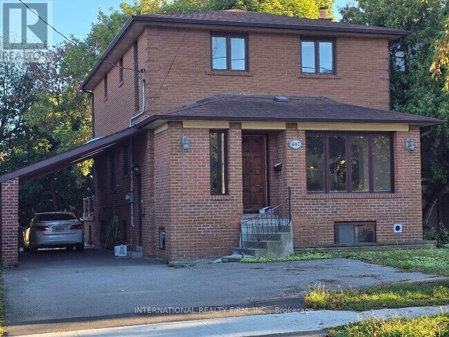 607 Coldstream Ave