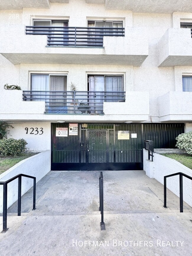 Building Photo - 9233 Van Nuys Blvd Unit 116
