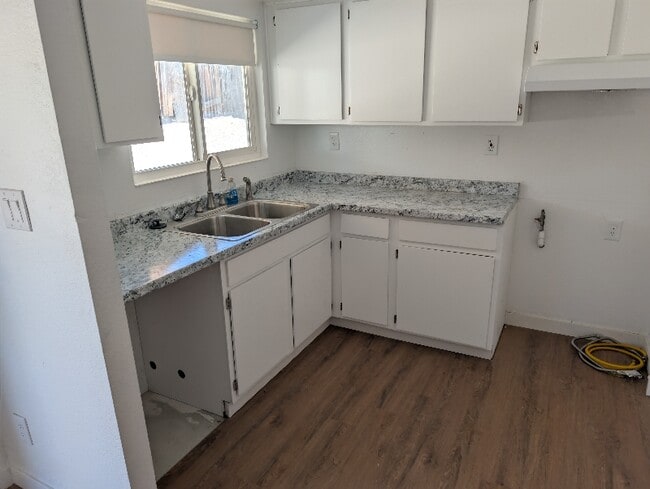 Building Photo - 13602 Cypress Ave