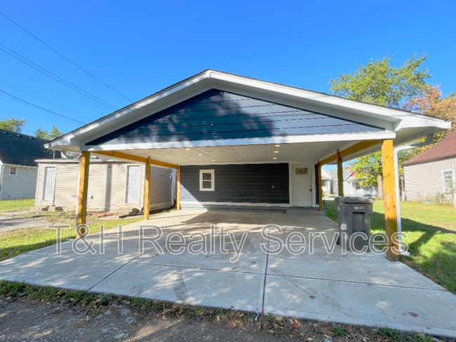 Photo - 1653 S Delaware St