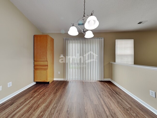 Photo - 1438 Dowell St