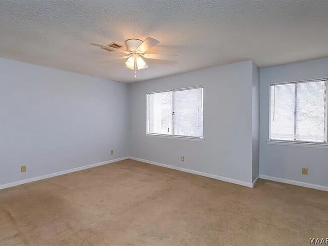 Photo - 548 Winston Dr