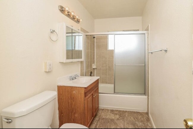 Photo - 209 Bart Ave