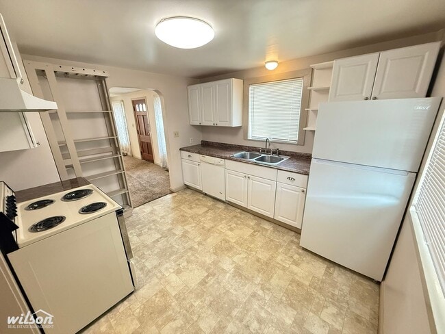 Photo - 2 Bed / 1 Bath Single-Level Home with Fenced Yard