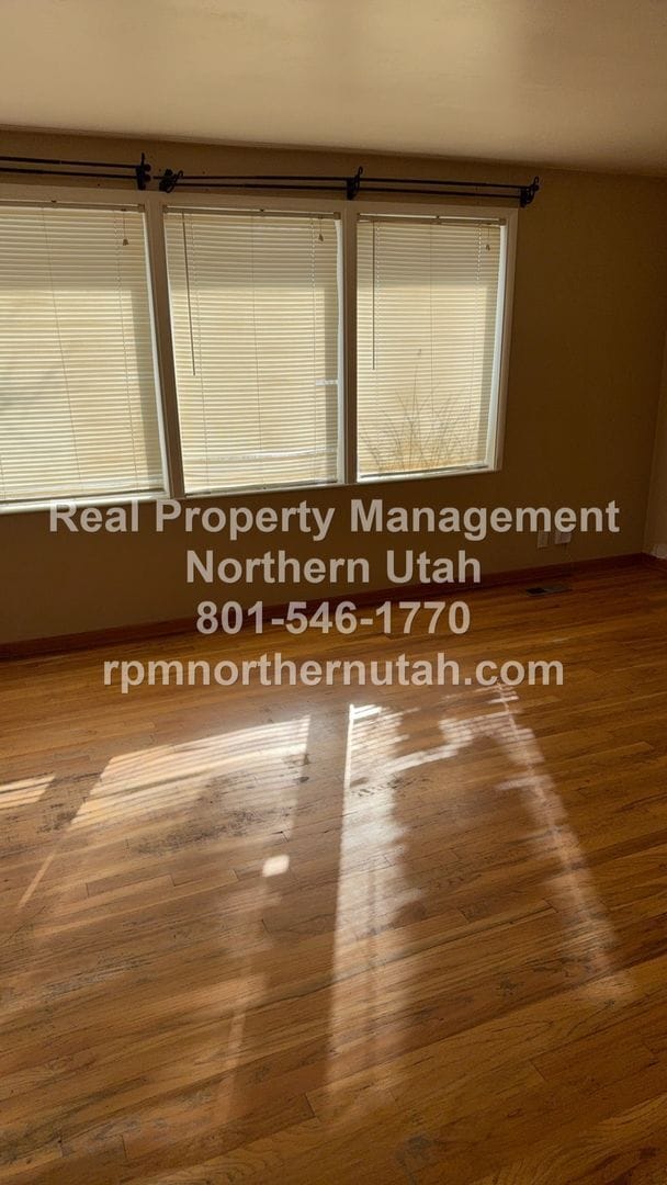 Photo - 5 Bedroom 2 Bath Home In Kaysville Available!