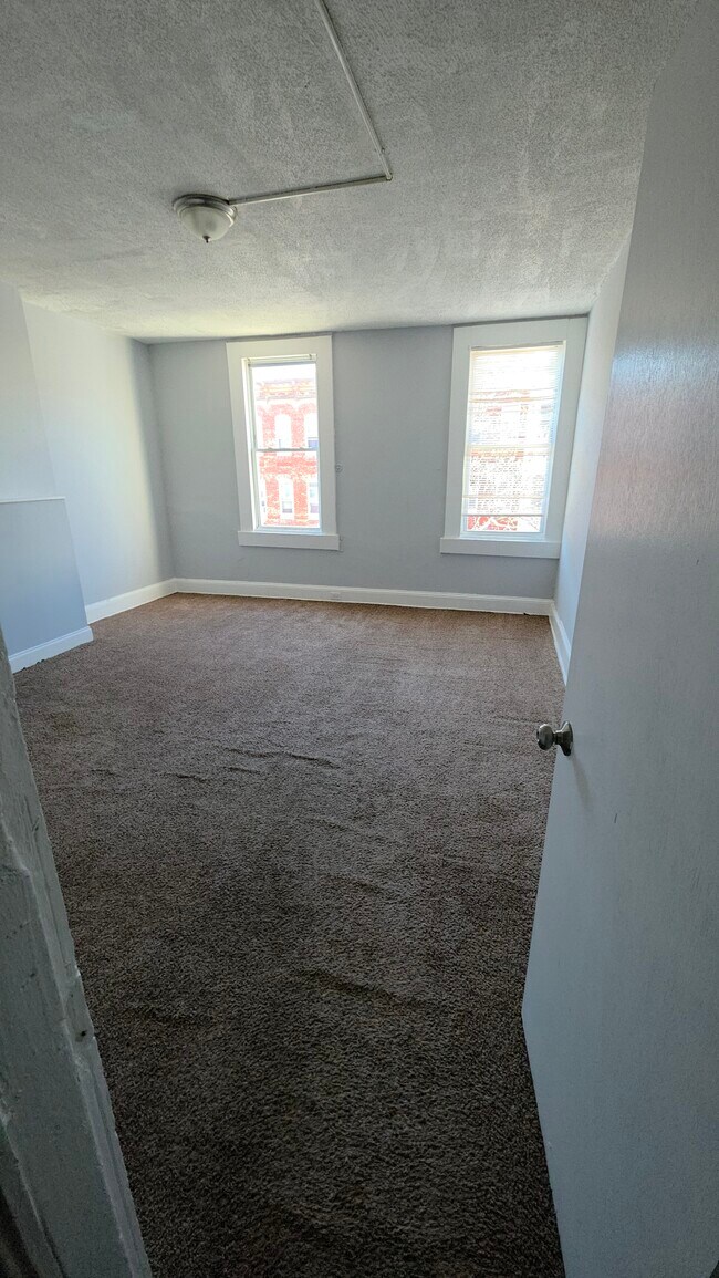 Building Photo - 817 N Carey St Unit Apt 2