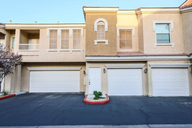 Building Photo - Spacious 2 Bedrooms Condo with 2 Full Bathrooms!