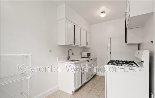 Photo - 4491 MacArthur Blvd NW Unit 303