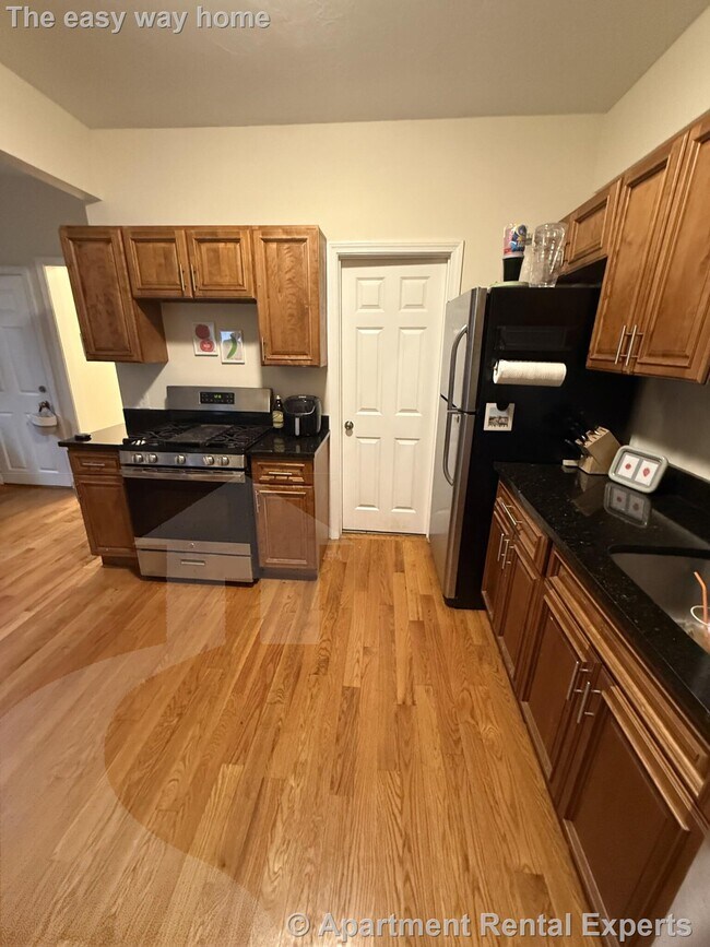 Building Photo - 58 Medford St Unit #1 Rental