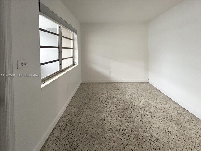 Photo - 699 NE 86th St Unidad 2