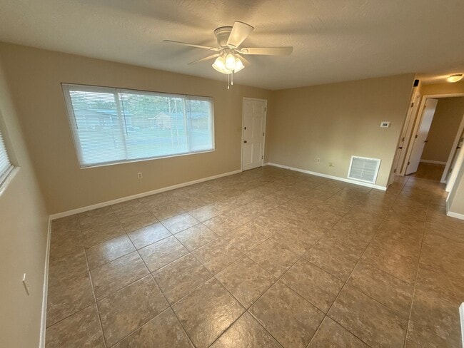 Photo - 41 S Monroe St