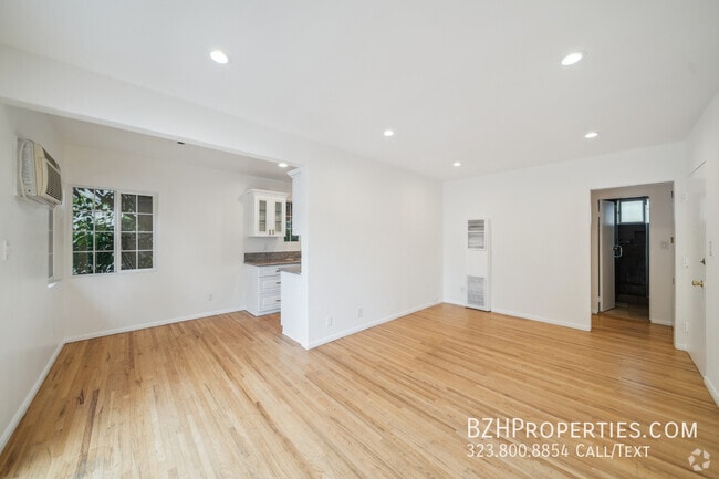 Building Photo - 710 Westmount Dr Unit D Rental