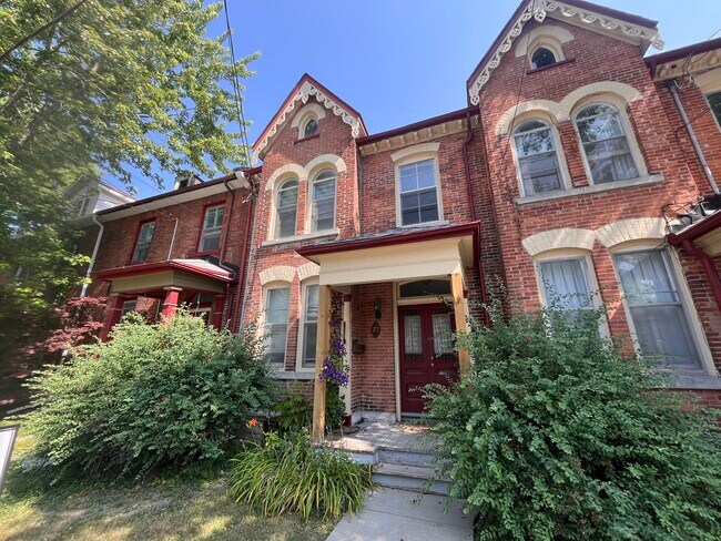 Building Photo - Charming 4-Bedroom + loft Victorian Home i...
