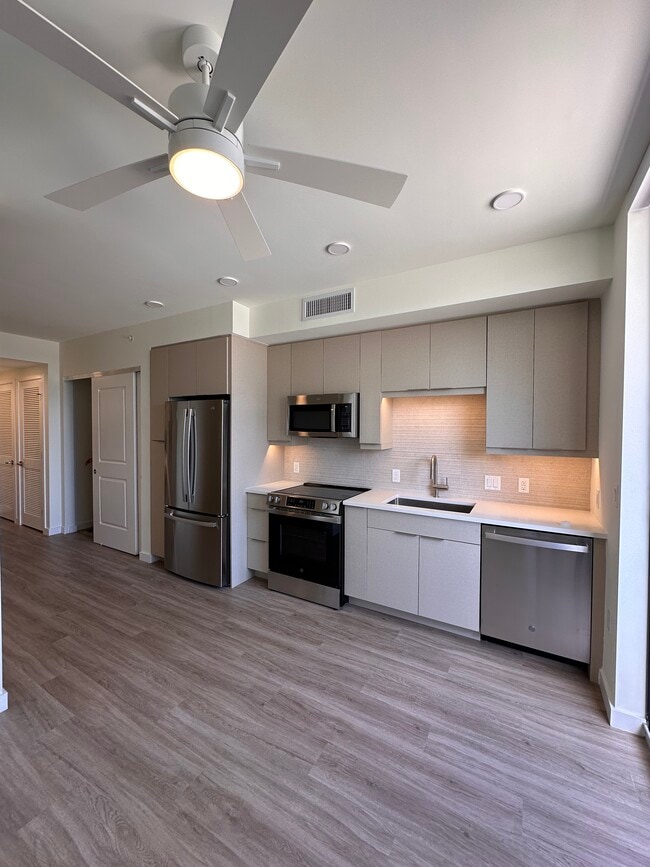 Photo - 235 NE 27th St Unidad S2