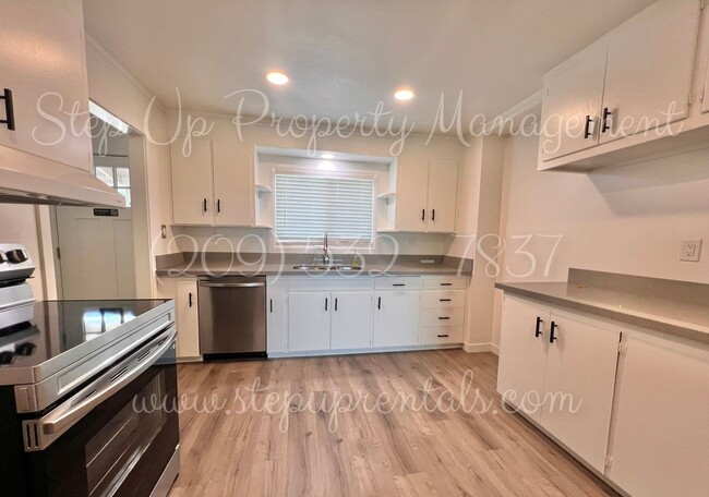 12915 Mountain View Rd Unidad A