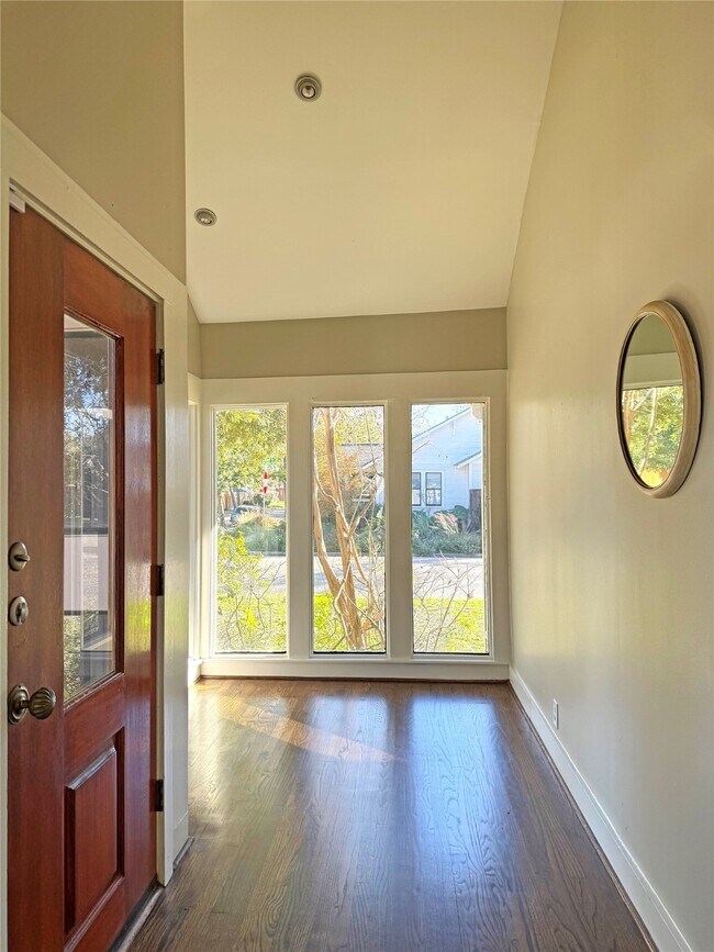 Photo - 1102 Algregg St Casa