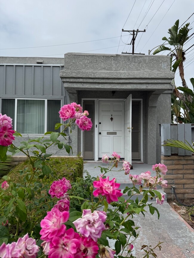 Building Photo - 299 N Lowena Dr Rental