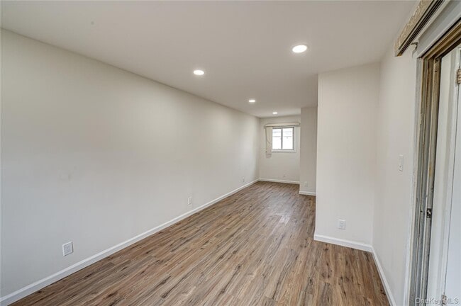 Photo - 10 Gerhard Rd House