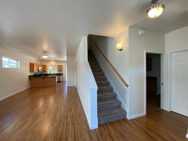 1011 Coburg Rd Unit 1011co