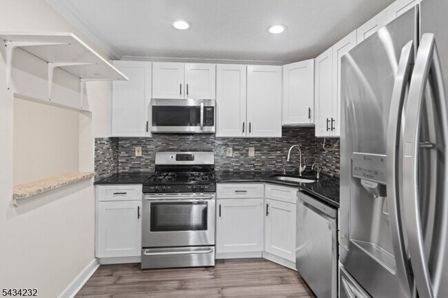 Photo - 24 Amberly Ct