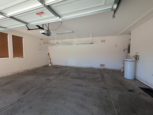 Photo - 4 Bedroom 2.5 Bathroom Gate Copper Canyon ...