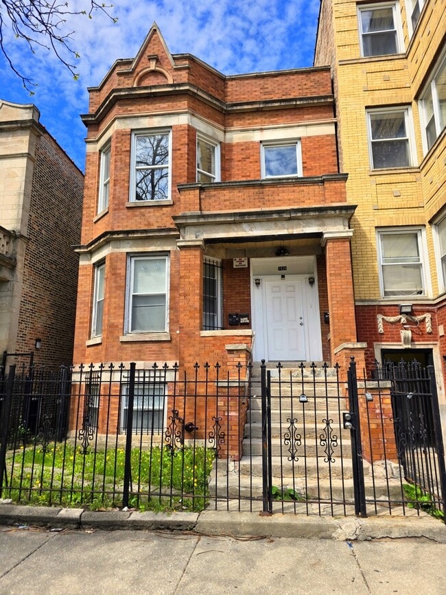 Building Photo - 1426 S Avers Ave Unit 1 Rental