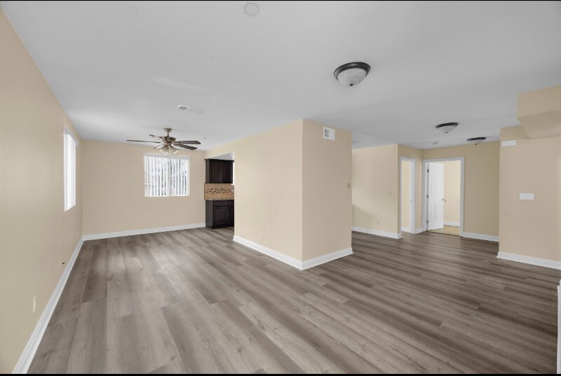 Photo - 338 E 36th St