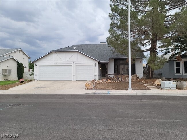 Building Photo - 321 S Bent Creek Dr