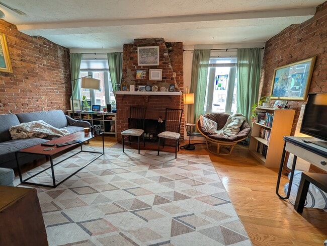 Building Photo - 131 Sutherland Rd Unit 2