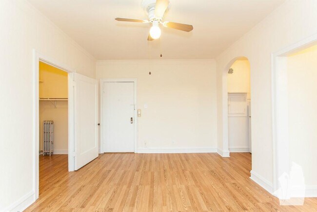 Photo - 2536 N Sawyer Ave Unit 406