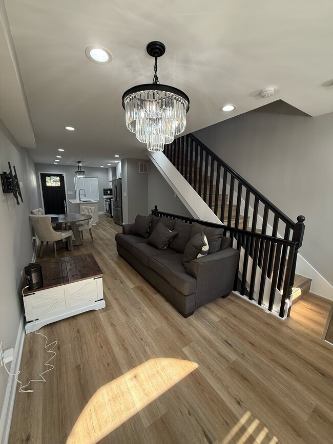 Photo - 2317 Barclay St