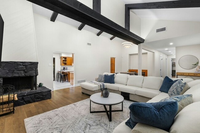 Photo - 1100 Wayland Dr