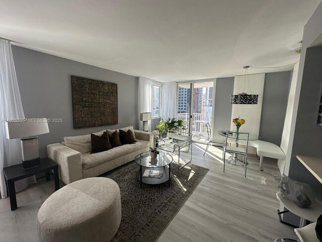 Building Photo - 800 N Miami Ave Unit E-1704